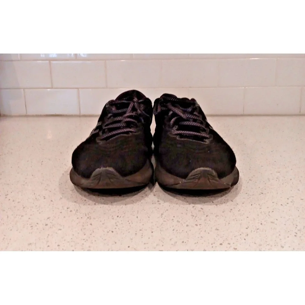 ASICS GT-2000 11 Men's Size 9.5 Black/Black Running Shoes